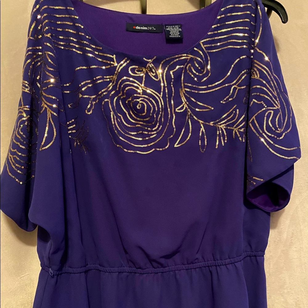 Purple with rose gold sequins in a floral design. 22W, cut out blouse sleeves